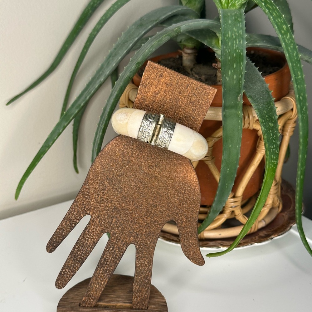 Vintage Mid-Century Bone & Wood Bangle, Hinge Pin Clasp, Tribal Style - Picture 3 of 8